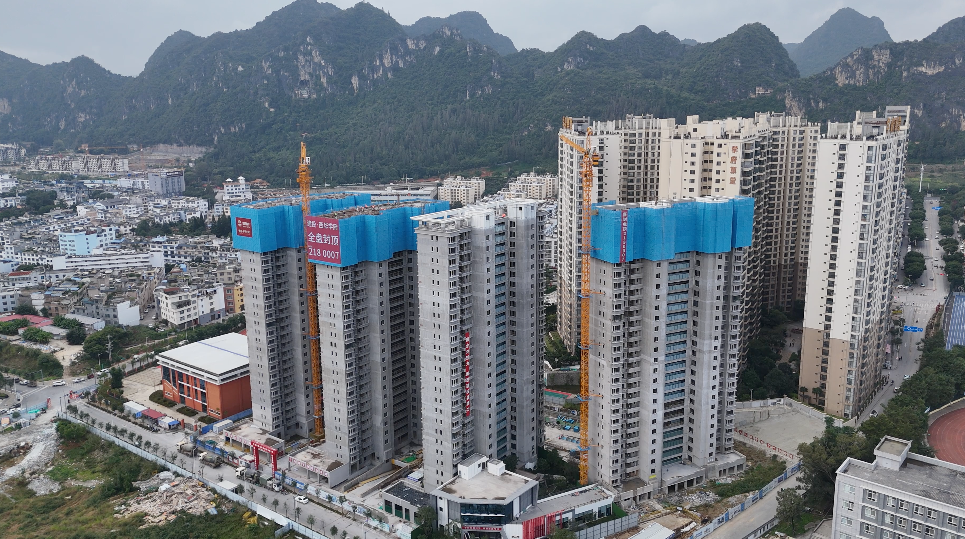 提前11天 建投·西華學(xué)府項(xiàng)目主體結(jié)構(gòu)全面封頂