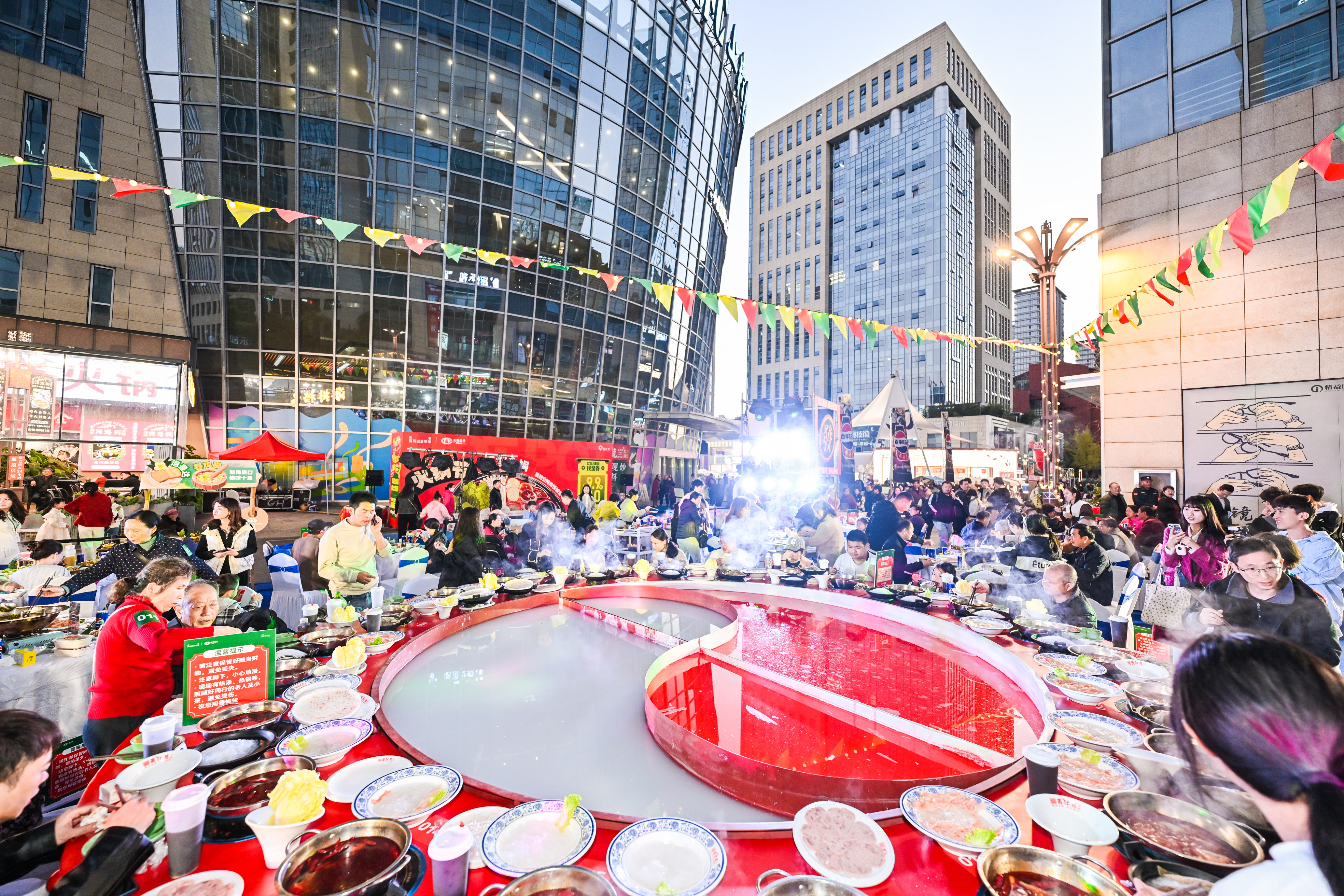 南悅城愛琴海城市廣場(chǎng)舉辦火鍋節(jié)活動(dòng)