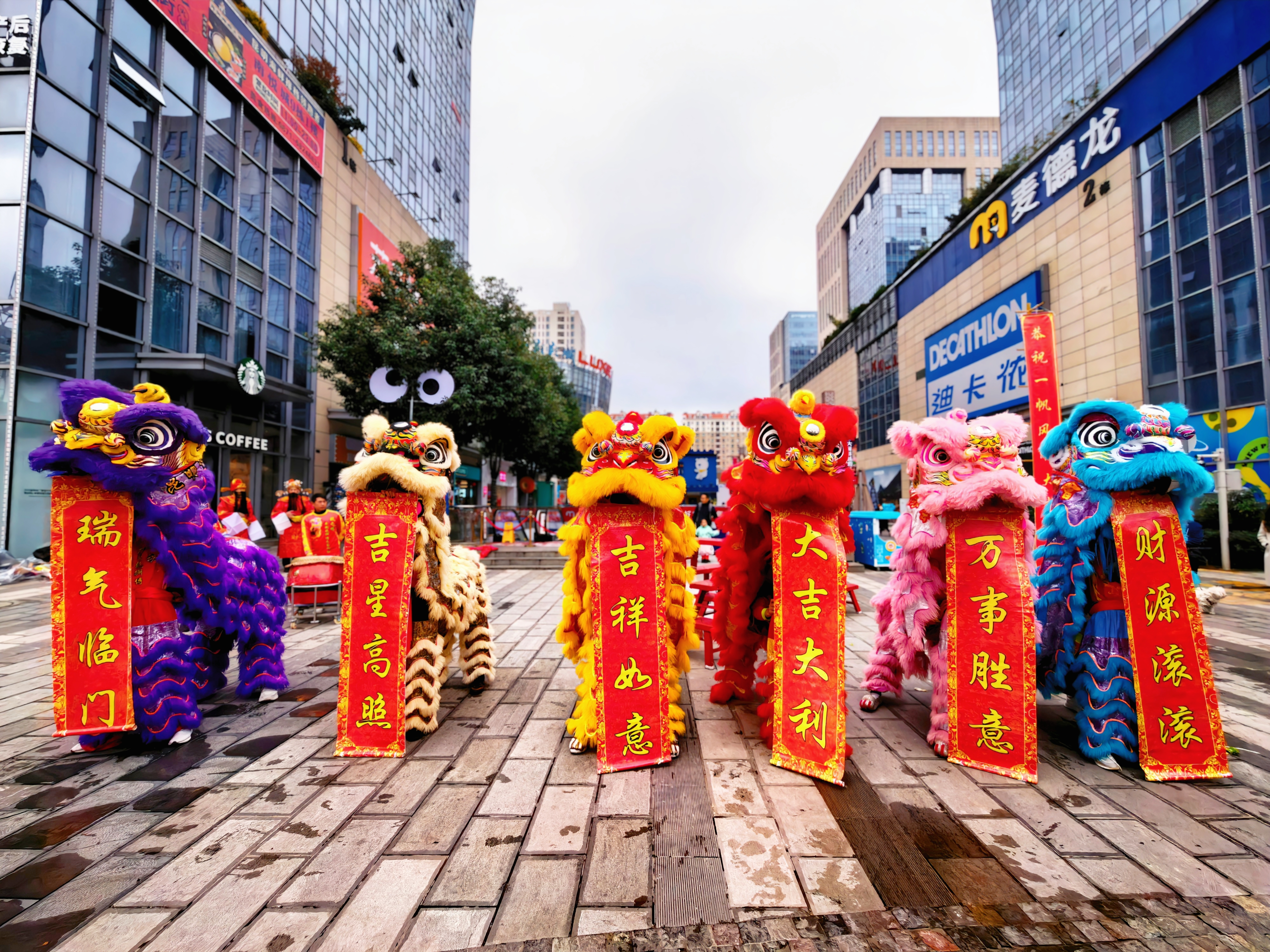 南悅城愛(ài)琴海城市廣場(chǎng)、大理愛(ài)琴海購(gòu)物公園歡慶佳節(jié)